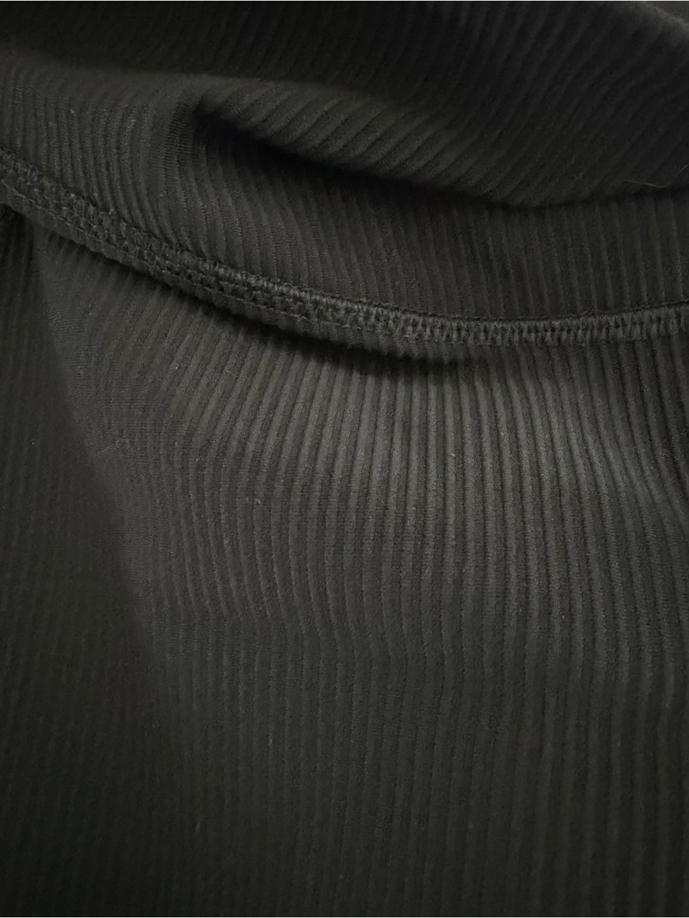Old Navy Women’s Black Ribbed high-rise leggings w/ pockets large - Picture 2 of 6